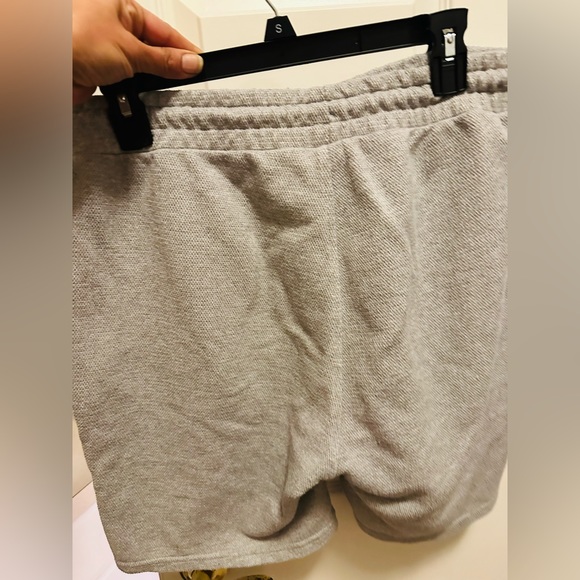 Cool boys/man short ! It is in great condition.size L. - Picture 6 of 6